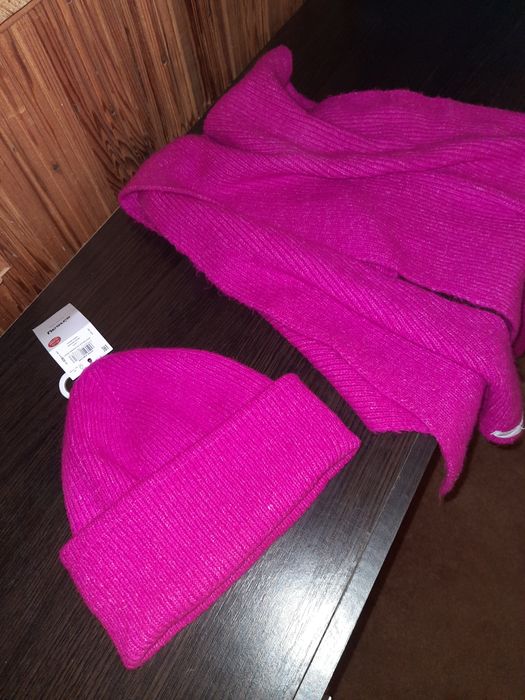 Шикарний комплект фуксія шапка шарф