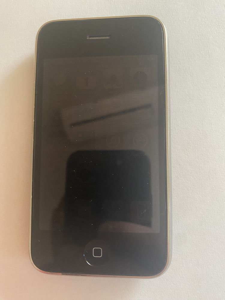 Продам iphone 3 32 gb.