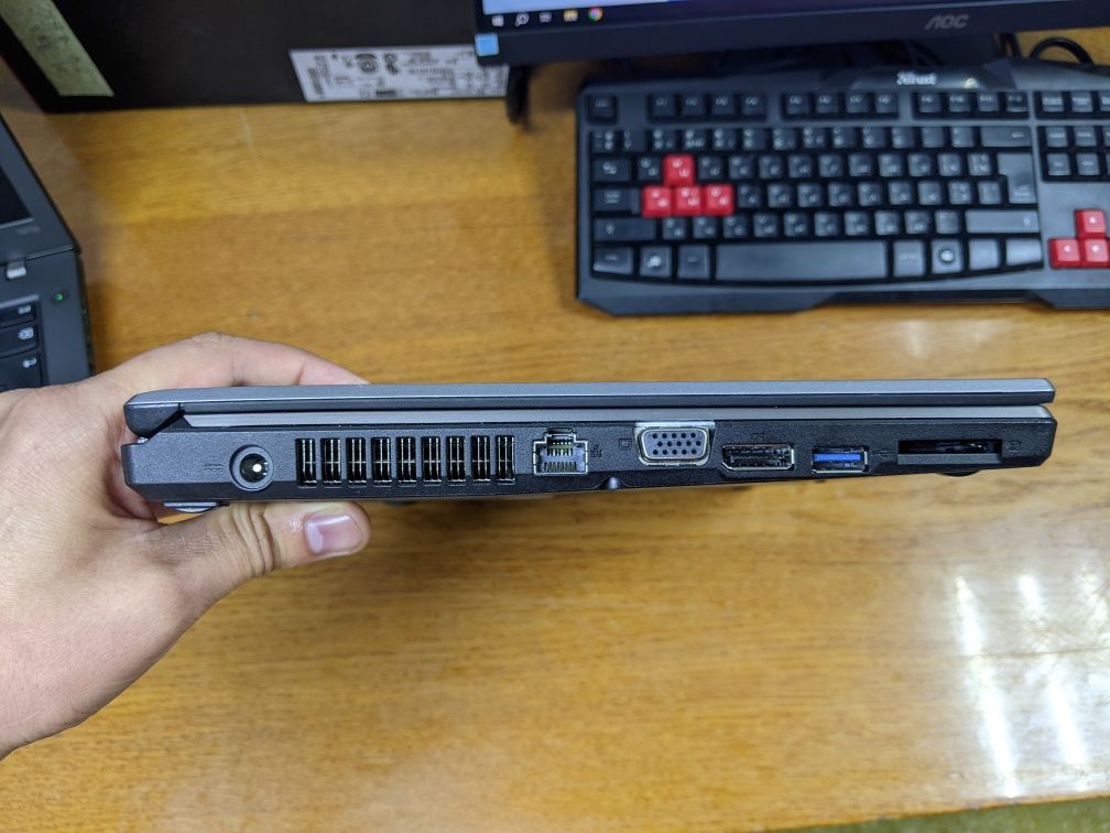 Ноутбук Fujitsu  LifeBook E736