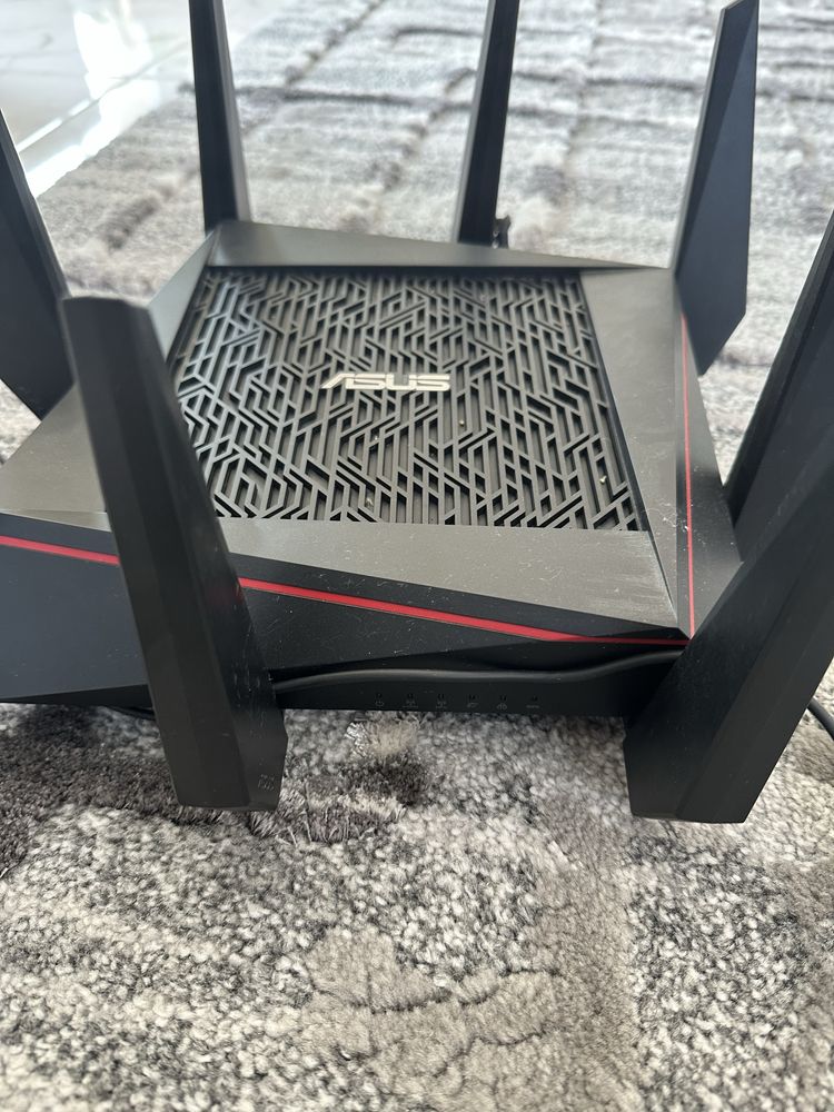 Роутер ASUS в идеальном состоянии