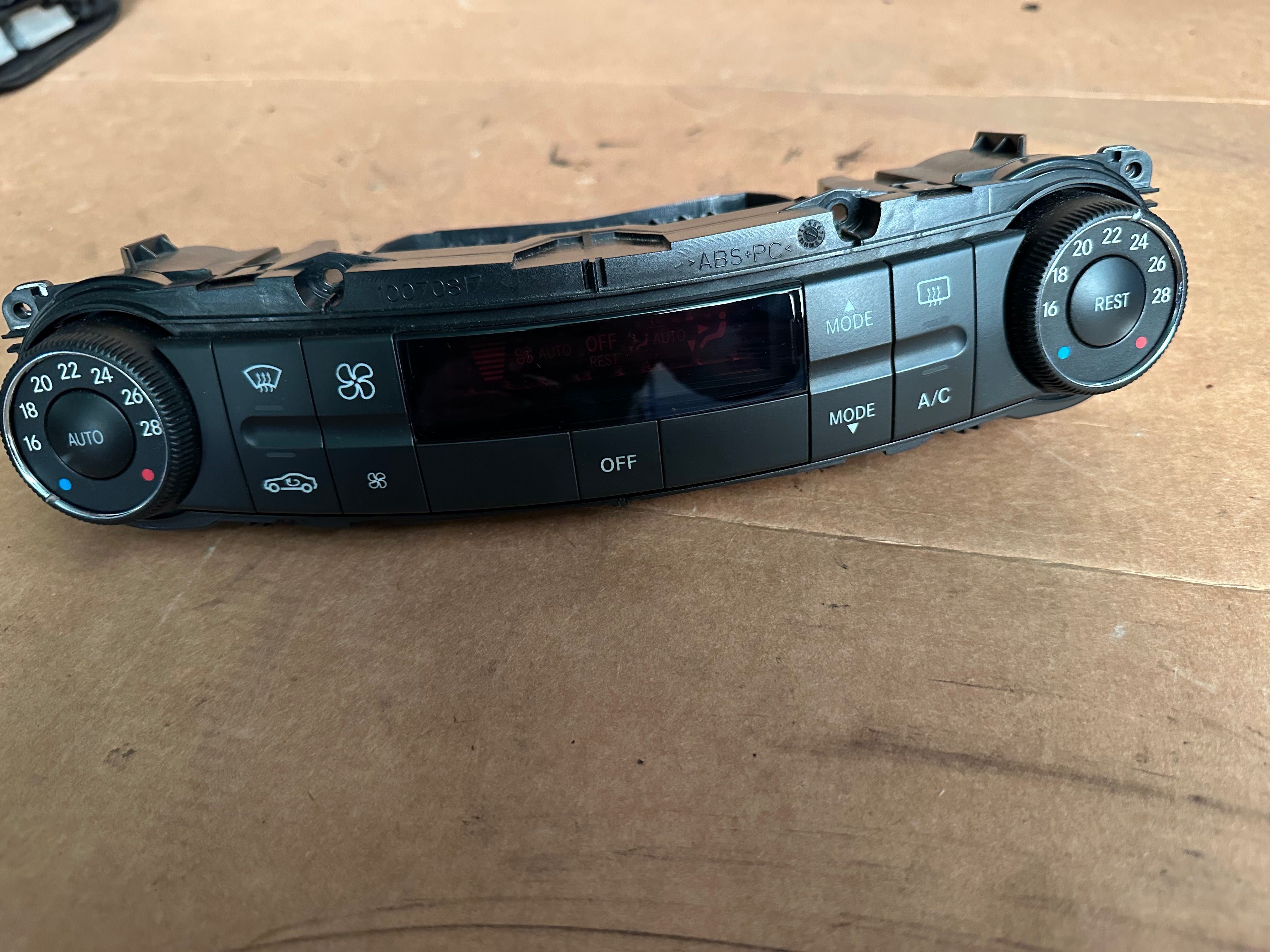Climatronic Mercedes W211 E220 E250  A 211.83. 2090