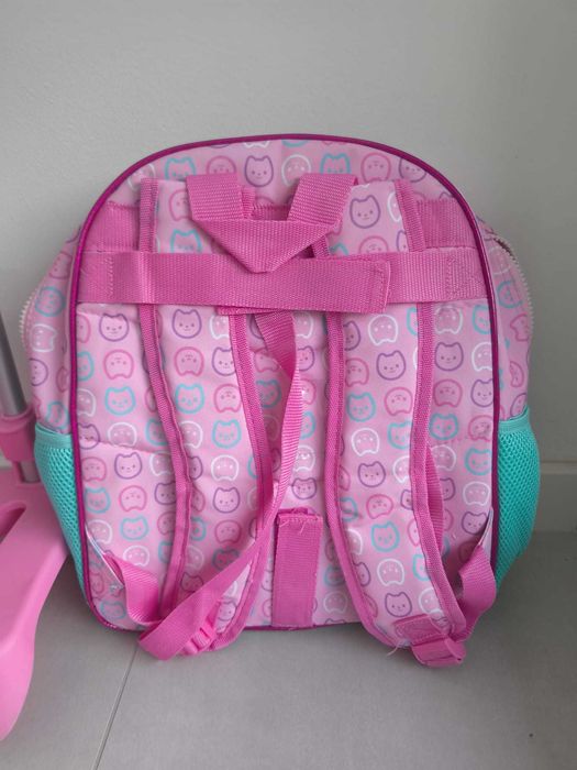 Mochila com rodas da Gabby