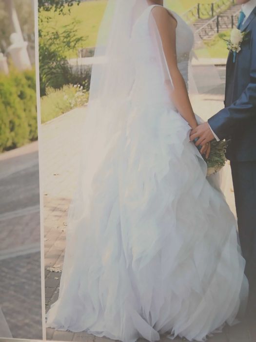 Весільна шикарна сукня