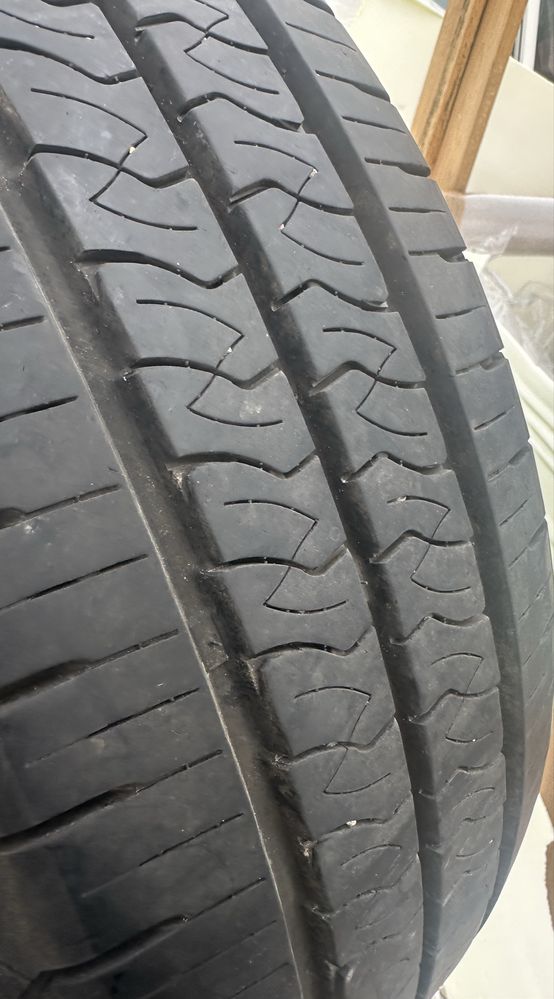 Oponu Kumho 215/60r/17c.