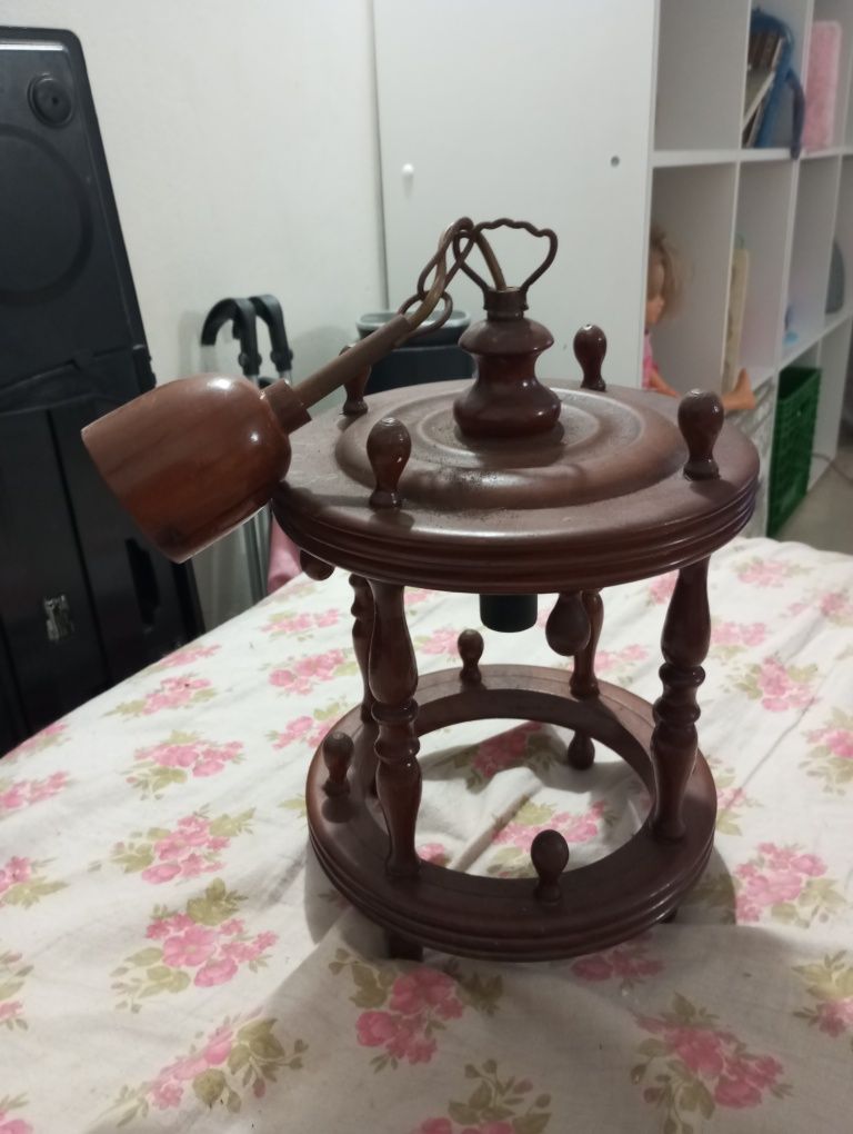 Candeeiro em Madeira