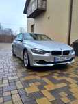BMW 328i сірого кольору