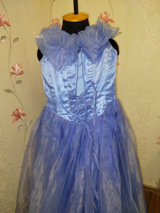 Продам королевское платье со шлейфом