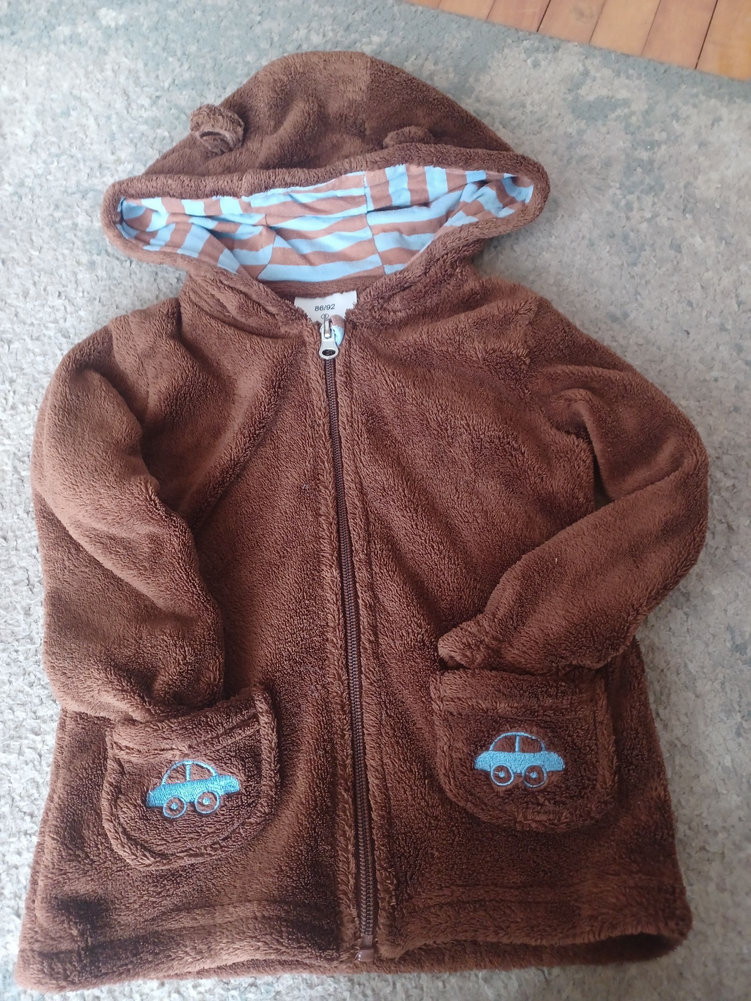 Ciepla bluza dla chlopca.
