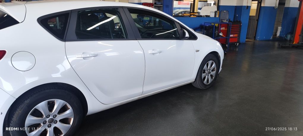 Opel Astra comercial