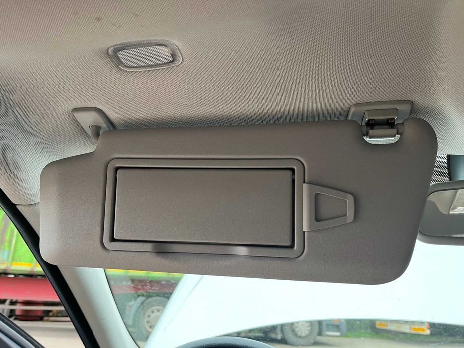 Osłona przeciwsłoneczna prawa + lewa Mercedes W204 C klasa europa