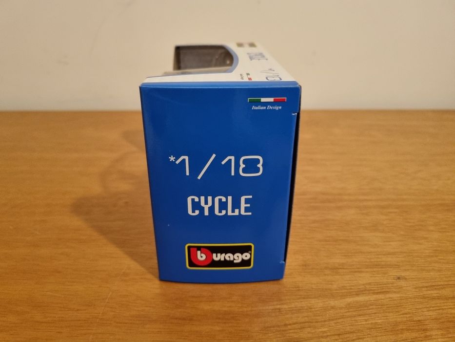 Bburago - Miniatura da Mota Honda África Twin Adventure [Escala 1:18]