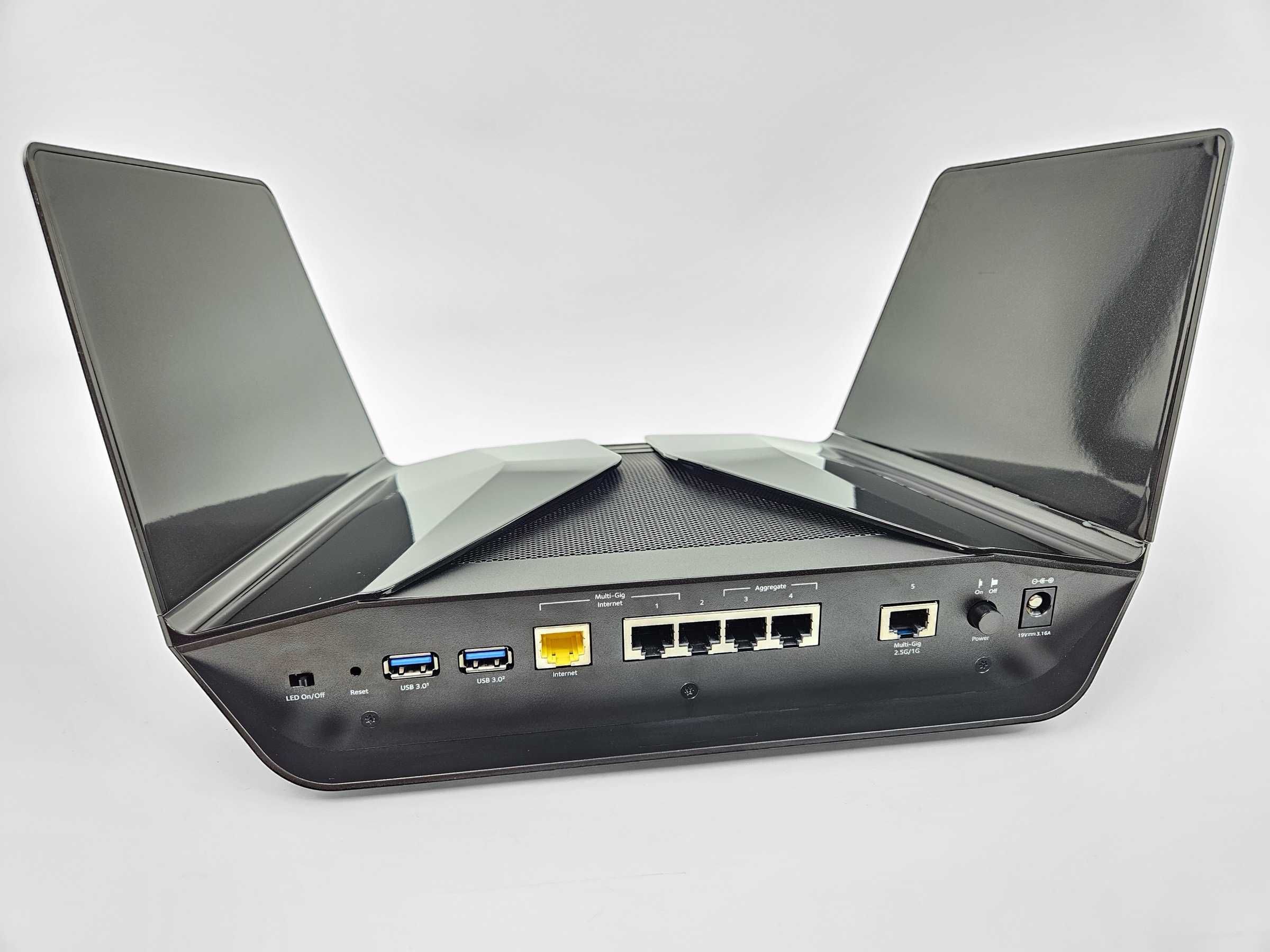 Ігровий роутер NETGEAR Nighthawk AX12 RAX200