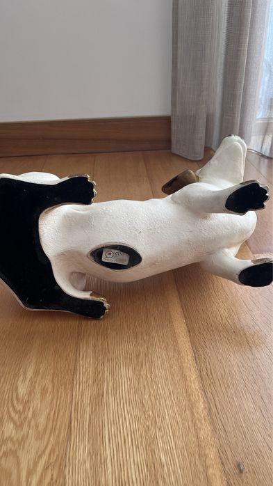 Cão de loiça.