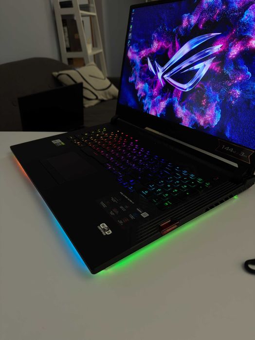 ASUS ROG Strix Scar III 17.3" 144Hz i7-10785H RTX 2060 6Gb 115W 16 512
