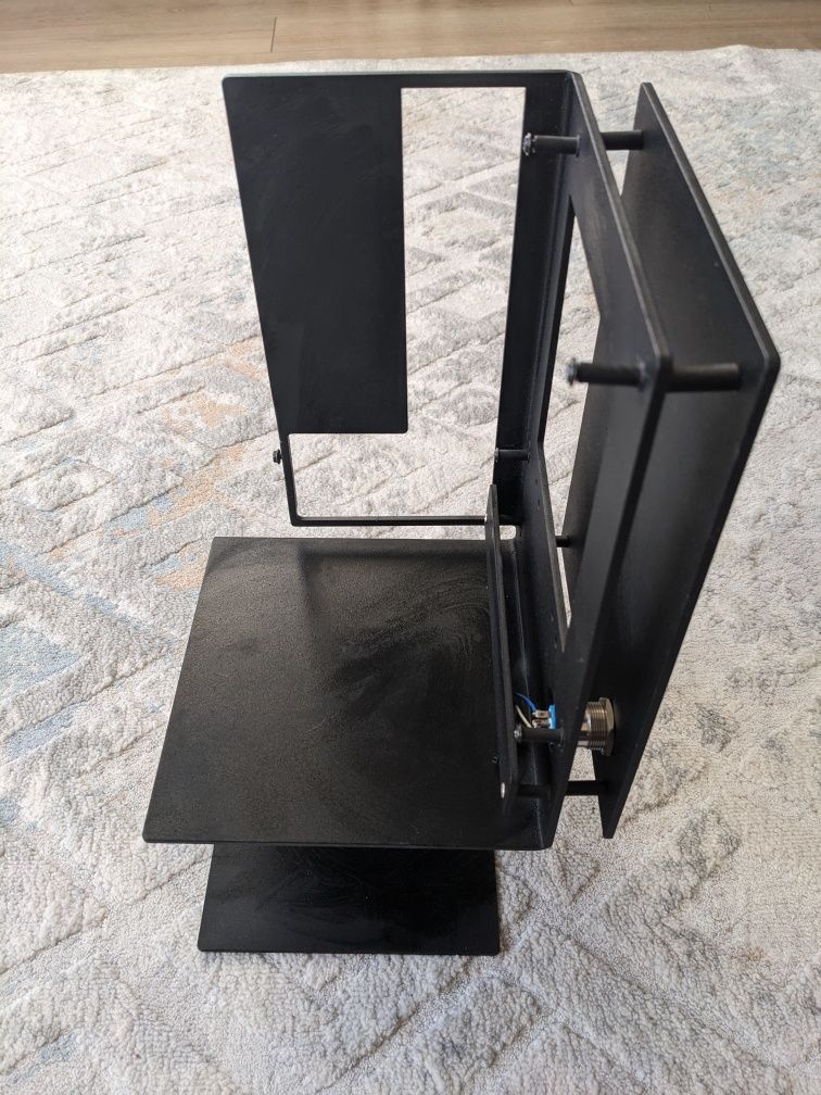 Відкритий корпус ПК Openstand Mommentum itx