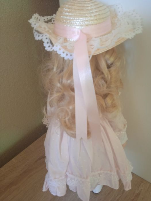 Boneca de porcelana