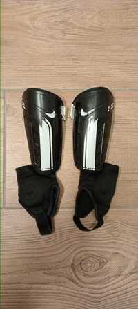 Ochraniacze piłkarskie Nike rozmiar S