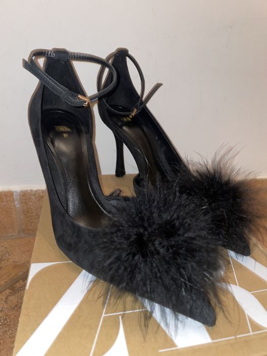 Czarne szpilki z puszkiem Zara