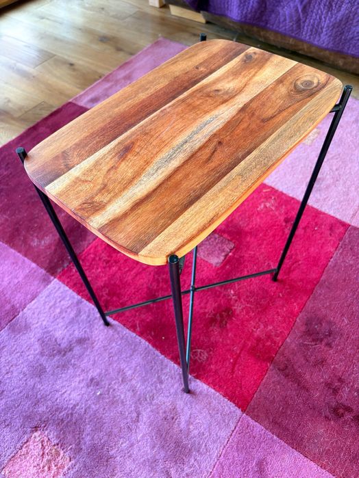 Filigranowy stolik pomocniczy Zara Home