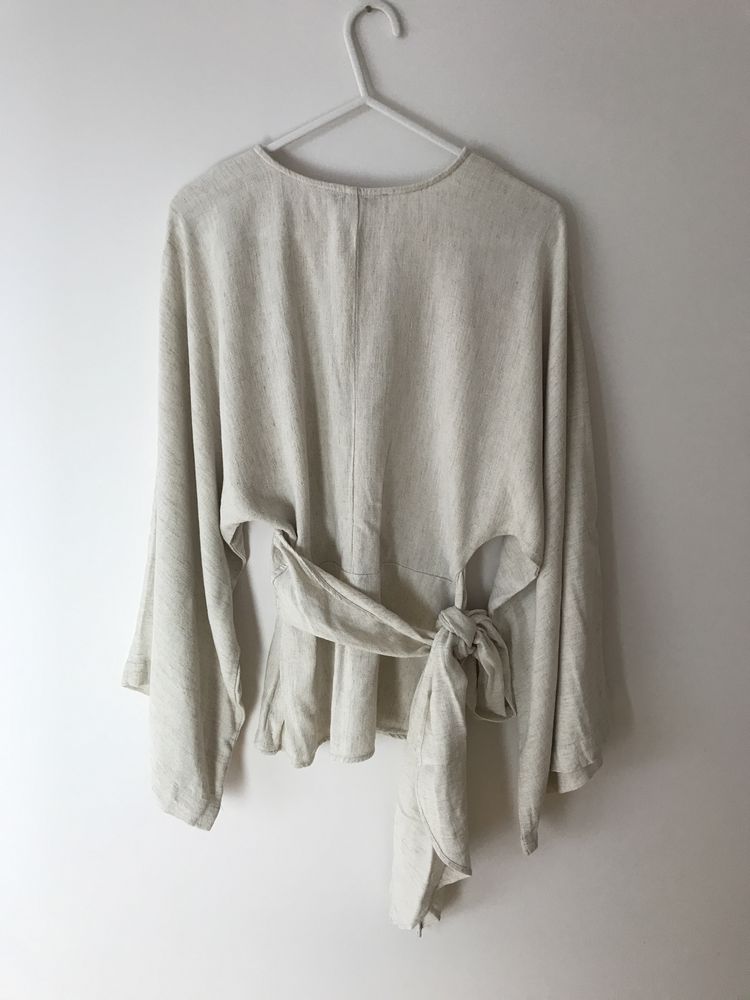Lniana kopertowa bluzka kimono Reserved, jasny beż, wakacyjny klasyk