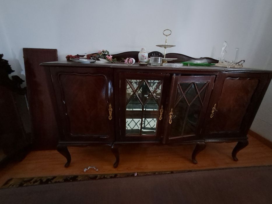 Móveis sala, dois móveis,  1 espelho e uma mesa extensível.