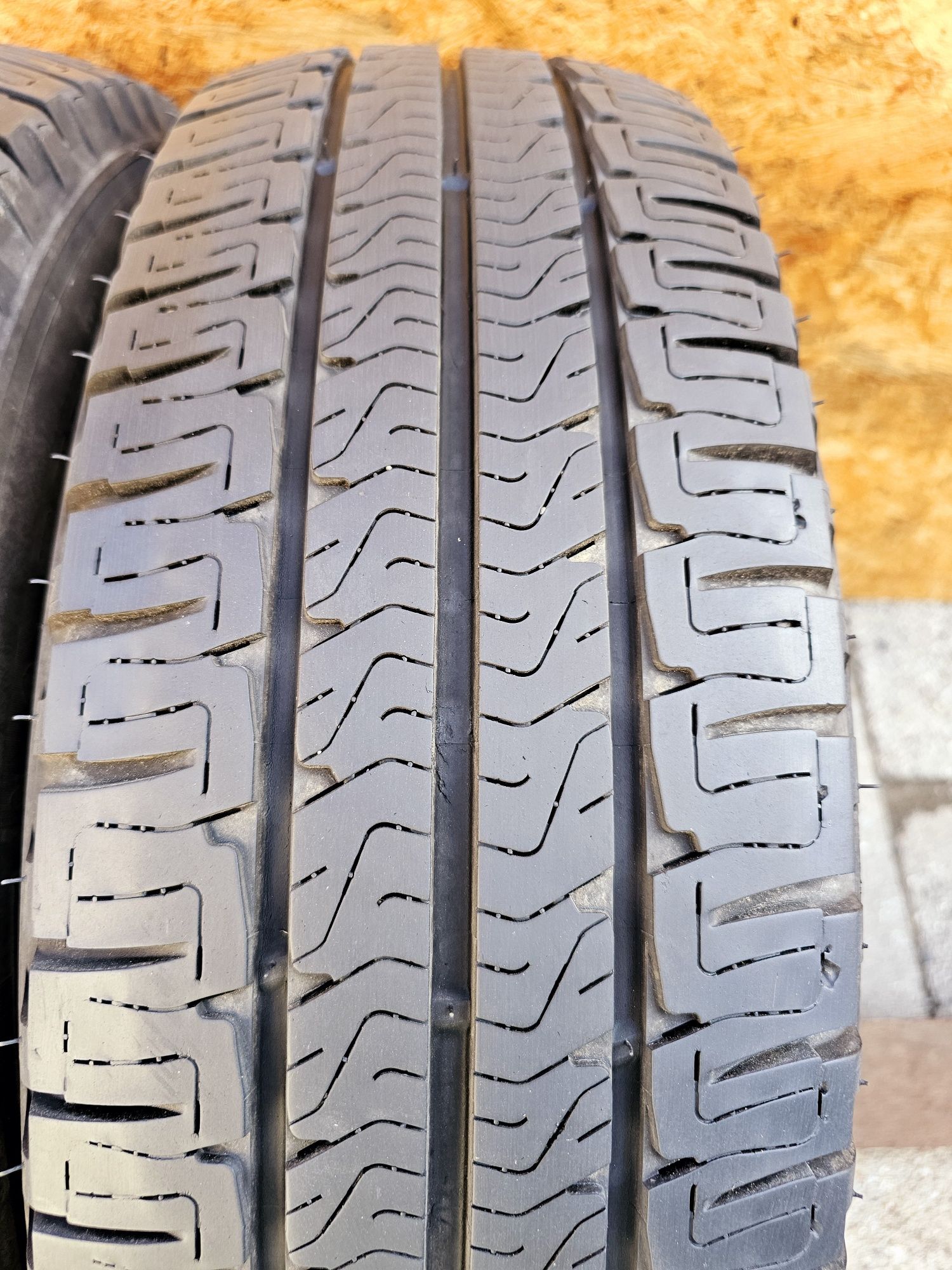 Idealne!!  8mm. 225/75 r16C Michelin Agilis Camping. 0415