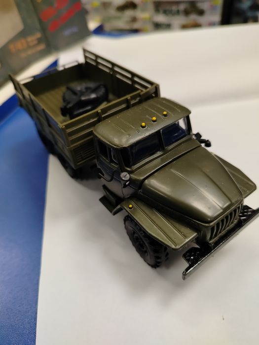Урал модель СССР 1:43 две единици