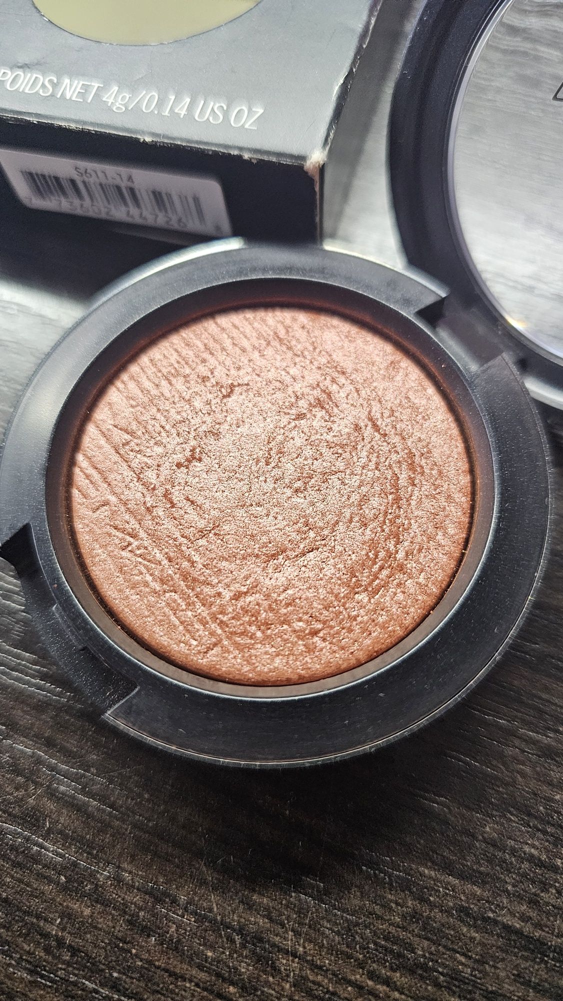 Mac - Extra Dimension Blush, Hushed Tone. Róż do policzków.