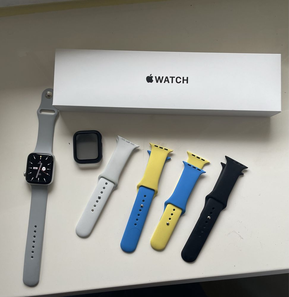 Продам Apple Watch SE  в чудовому стані