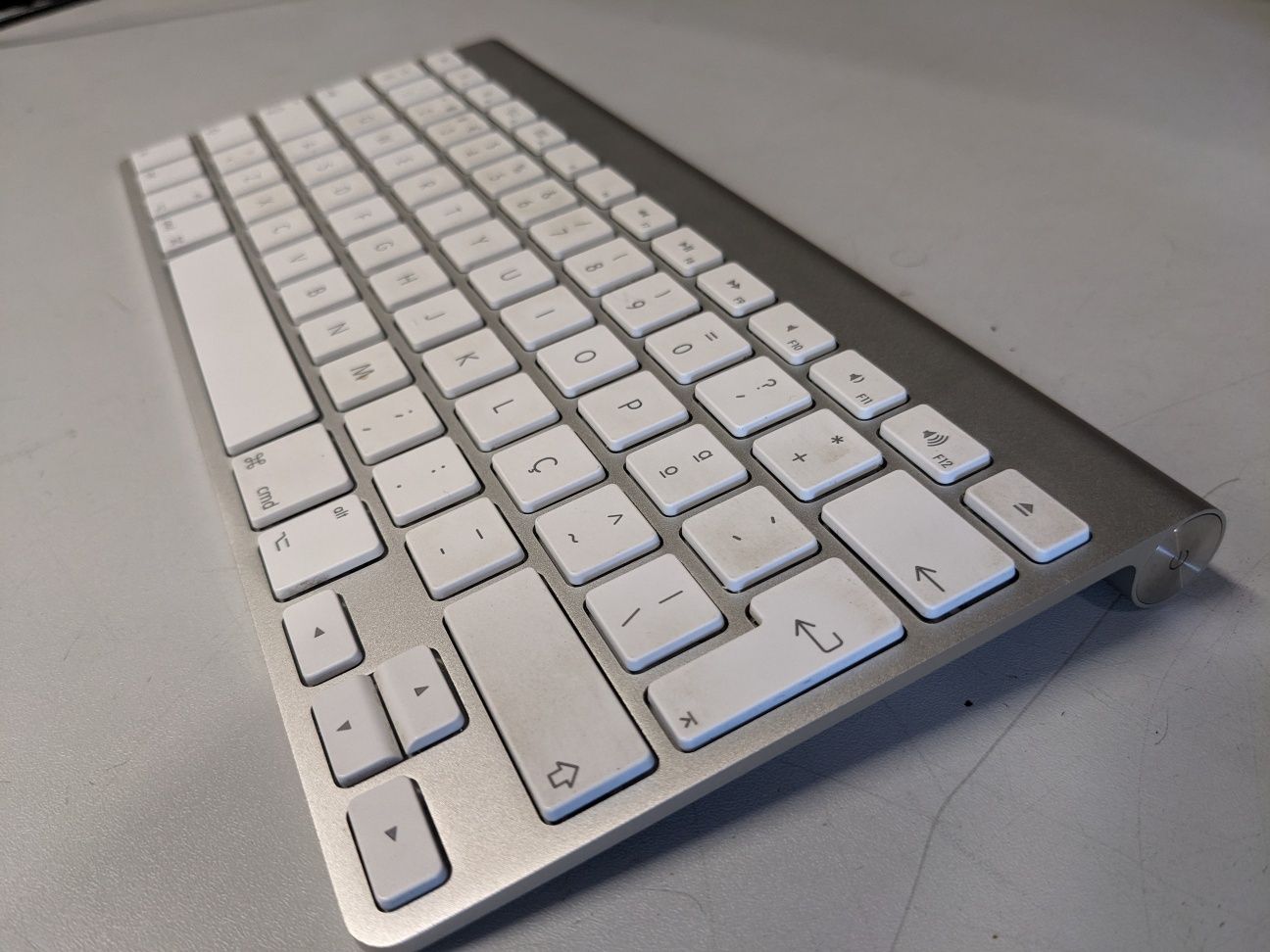 Teclado sem fios Apple PT ORIGNIAL (algumas teclas não funcionam)