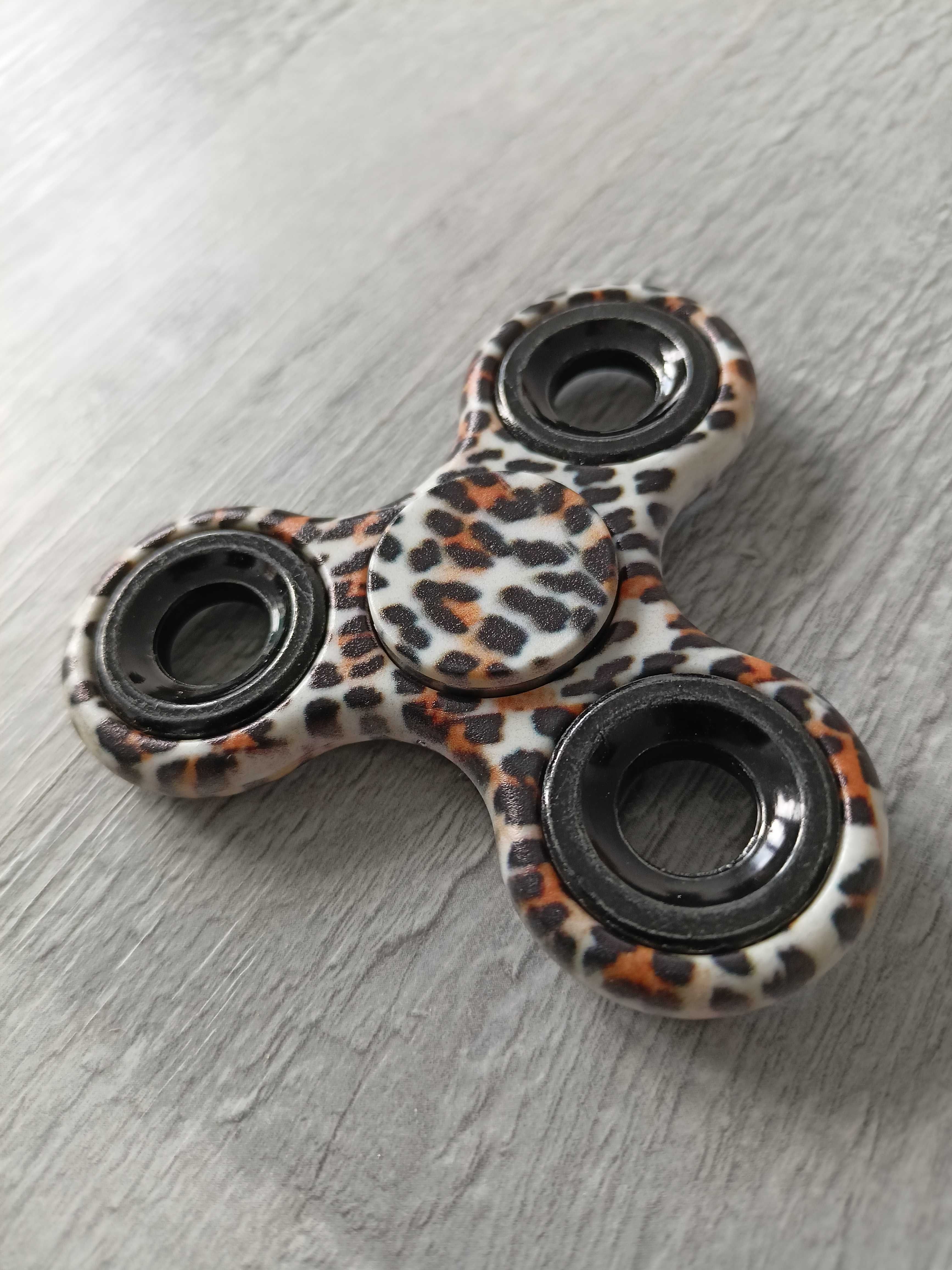 Fidget spinner panterka