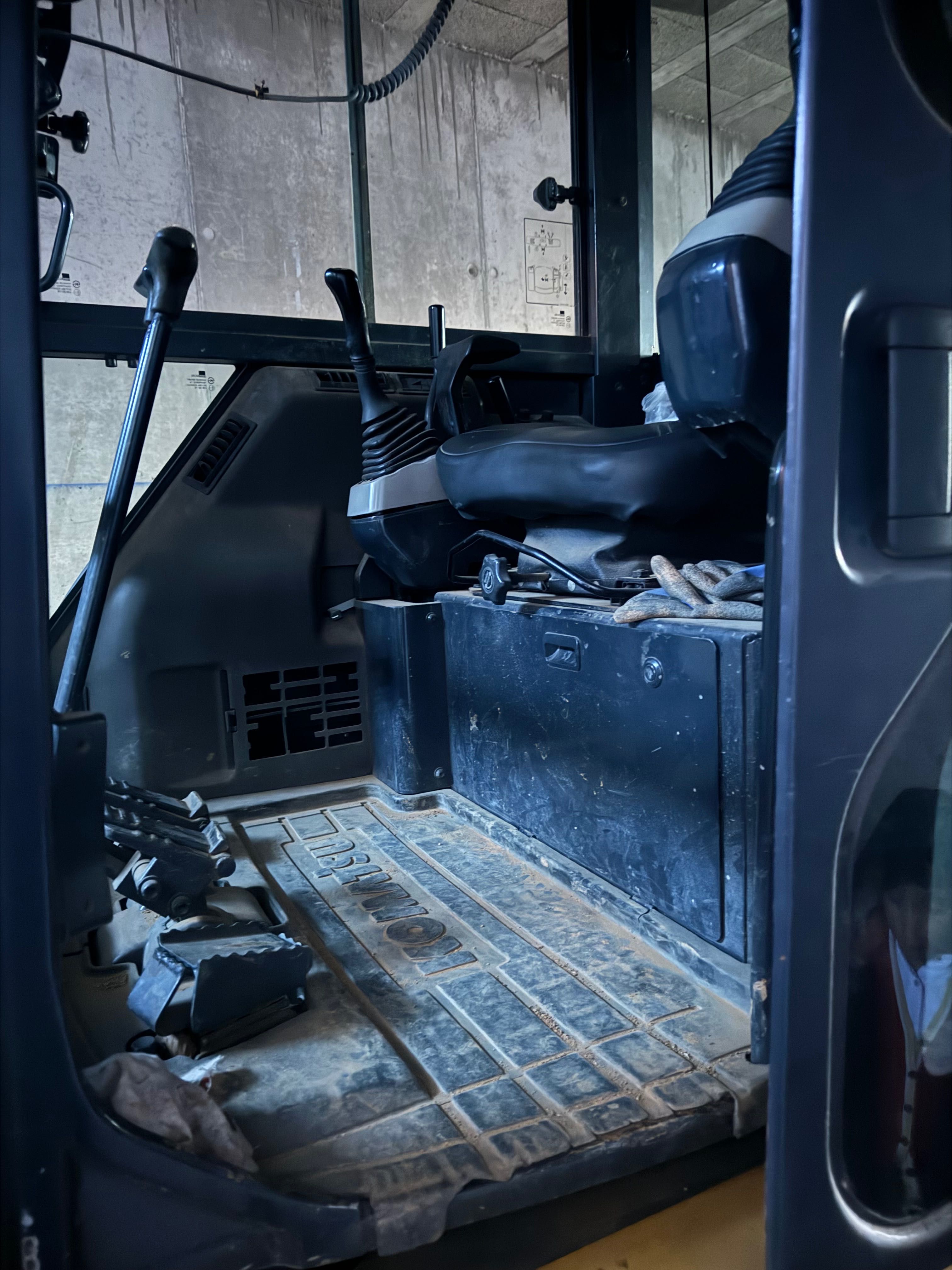 Komatsu pc30 mr2