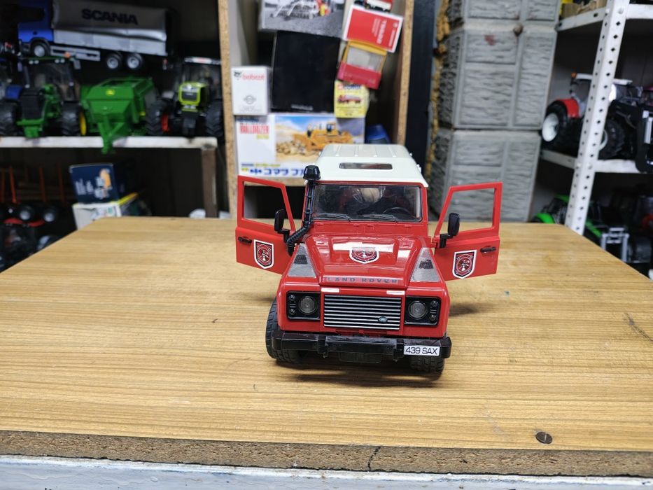 Bruder land rover straż