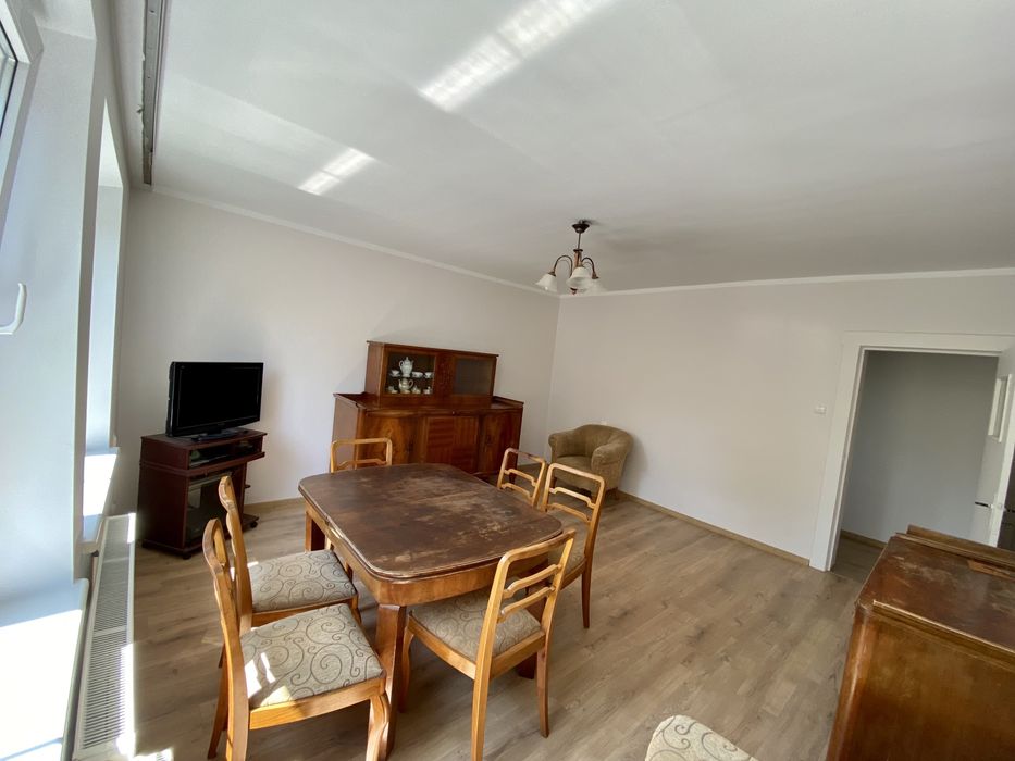 Duży rodziny rozkładany stół z krzesłami - Antyk