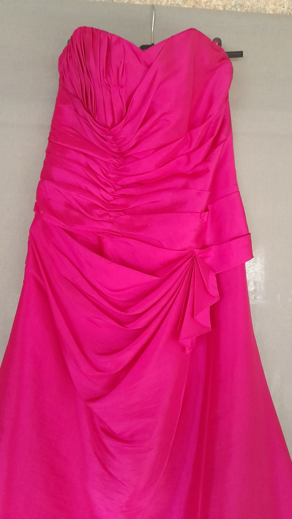 Vestido de cerimónia rosa choque