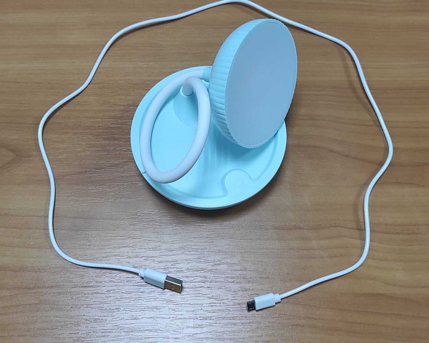 Лампа на акумуляторі.