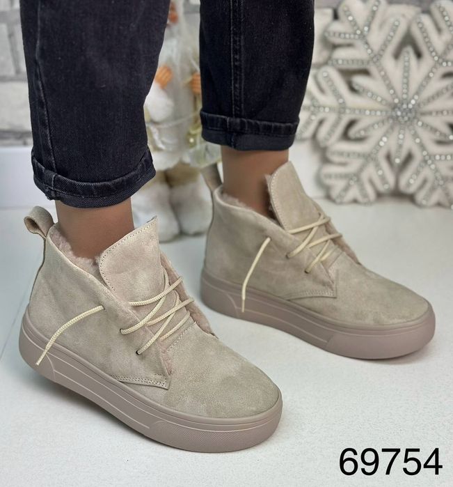 Жіночі шкіряні зимові черевики в кольорах