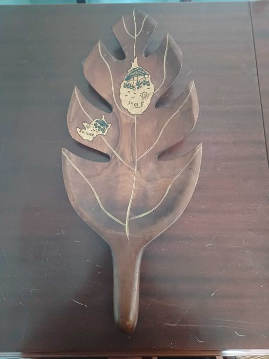 Escultura Africana em Forma de Planta