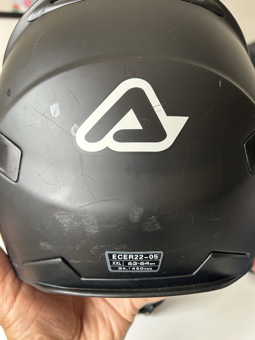 Dois capacetes de mota (usados) – venda em conjunto