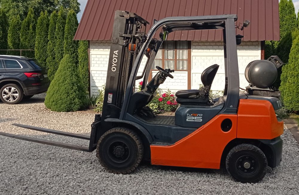 Wózek widłowy Toyota 8 02-08fgf25 2,5 tony