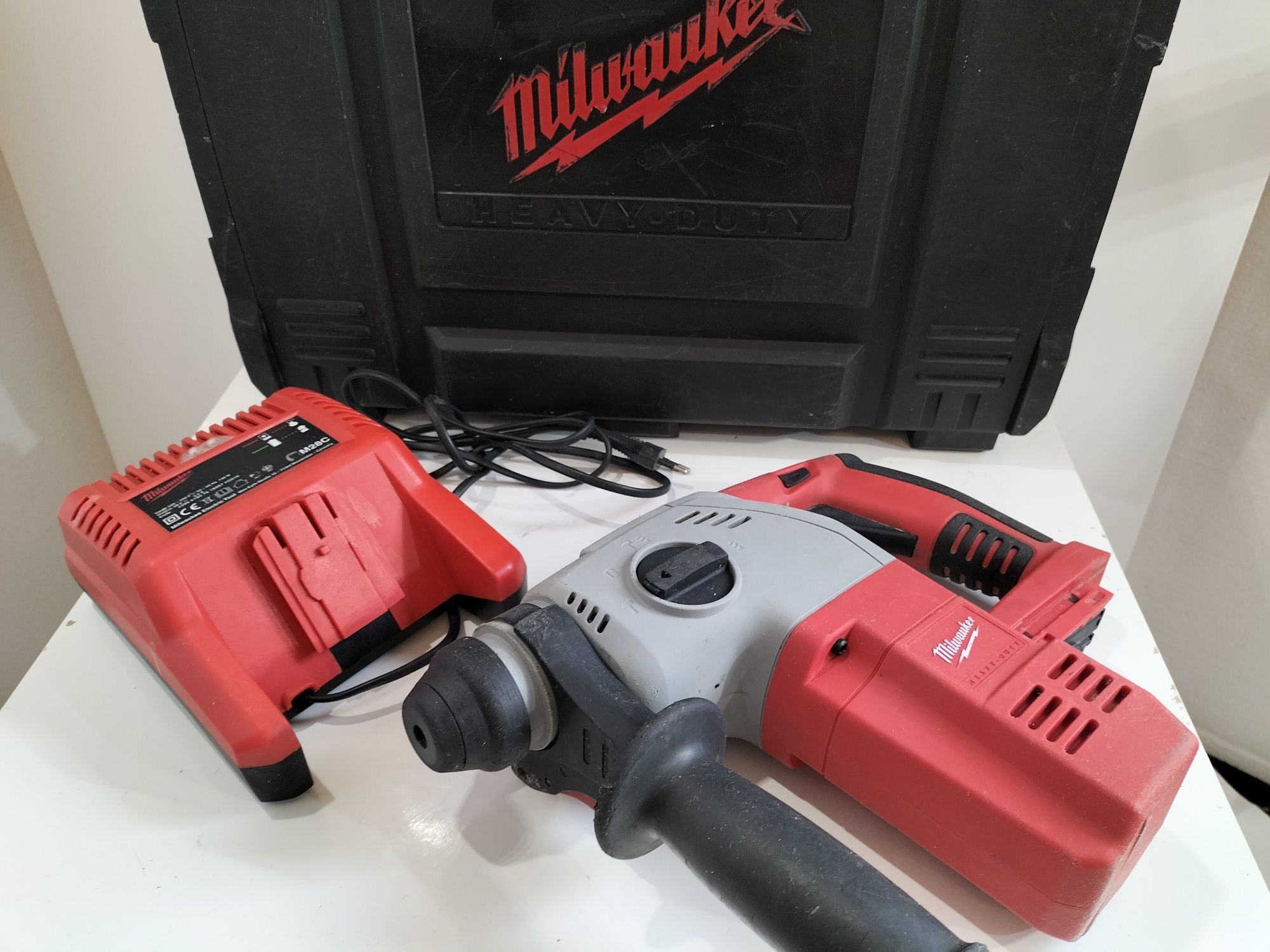 Milwaukee HD 28 H młot młotowiertarka udarowa SDS-plus Aku 28v