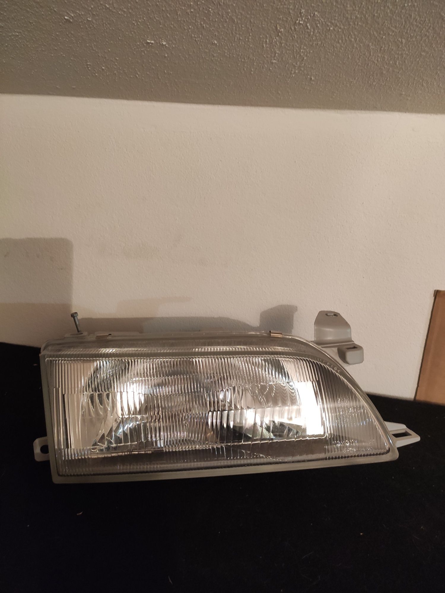 Farol  dir.Corolla ee101 e starvan