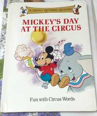 Книжка Микки Маус на английском Дисней Mickey's Day At The Circus