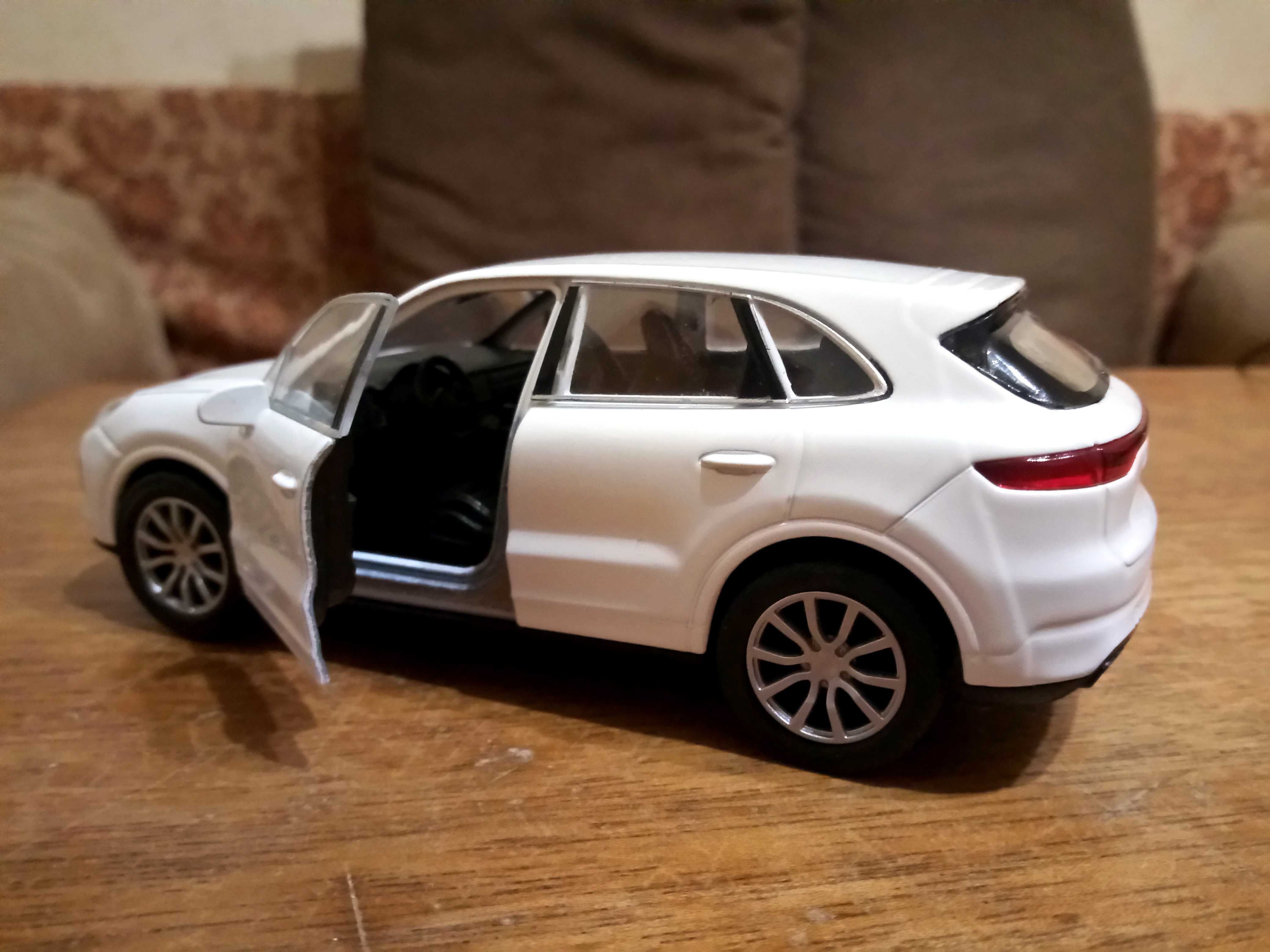 Porsche Cayenne Turbo 1/32 (WELLY)