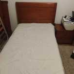 Cama de solteiro em cerejeira