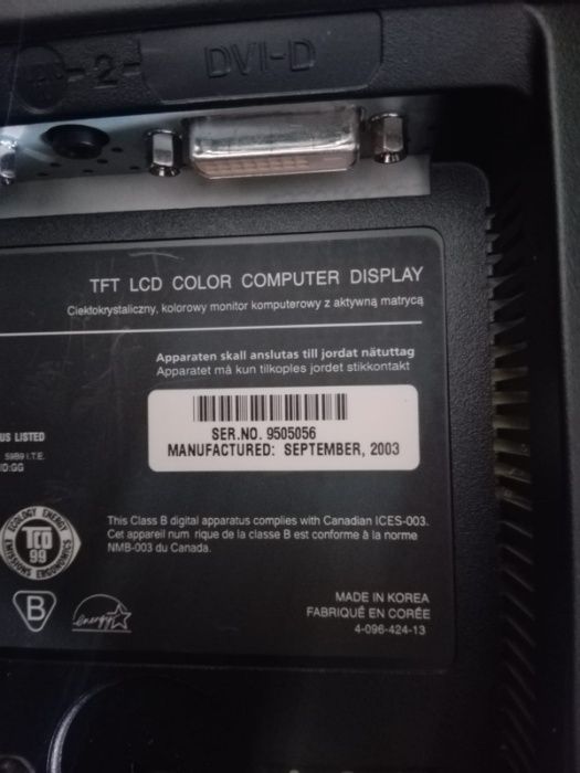 Sony brand LFT LCD color computer monitor working properly.64552375237249124