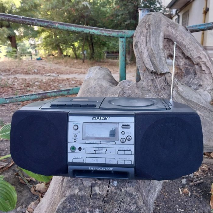 Кассетная магнитола SONY cfd-s37 l