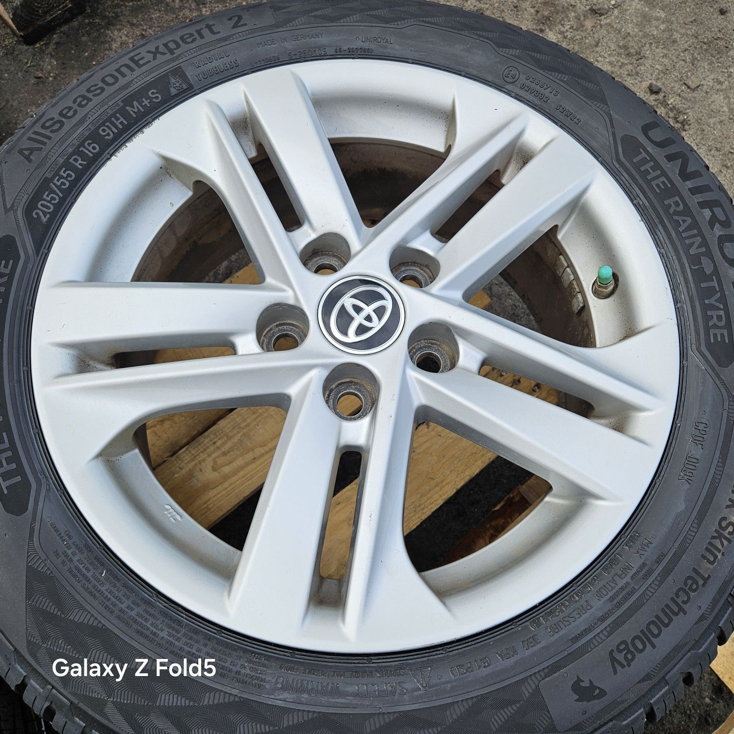 Koła całoroczne 205/55/16 Toyota Corolla XII 5x114,3 Nowe opony TPMS