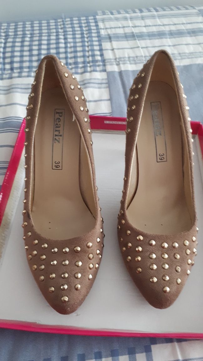 Sapatos com tachas