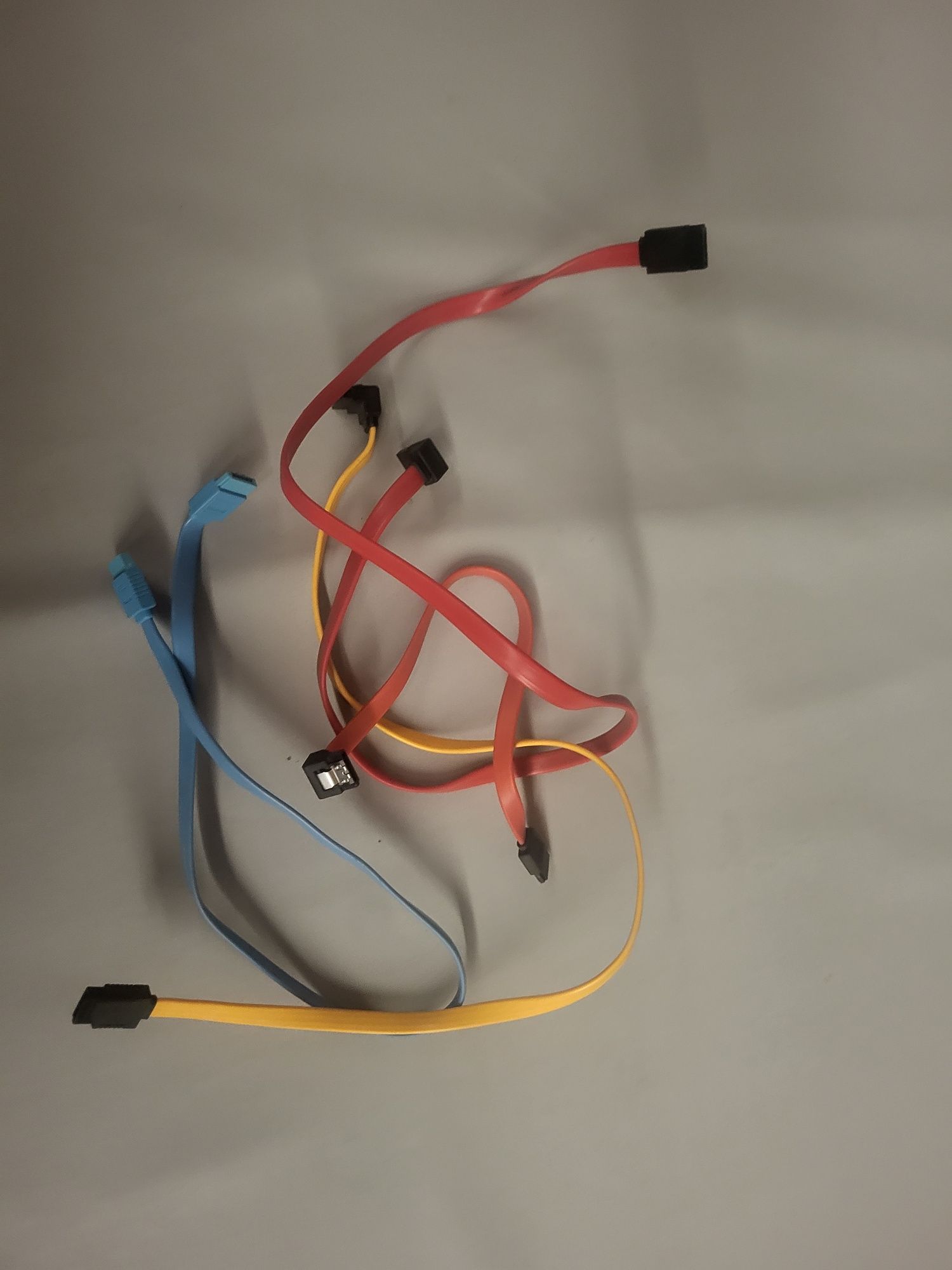 Sprzedam 4 kable sata.